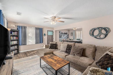 202 S Elmwood Ave, Sioux Falls, SD 57104 - photo 7