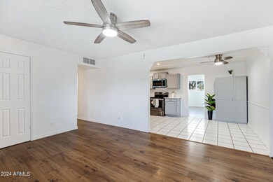 527 S Stewart-7