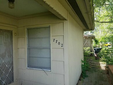 7702 Hereford St, Houston, TX 77087 - photo 2