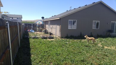 603 Millenium Ave, Moxee, WA 98936 - photo 2