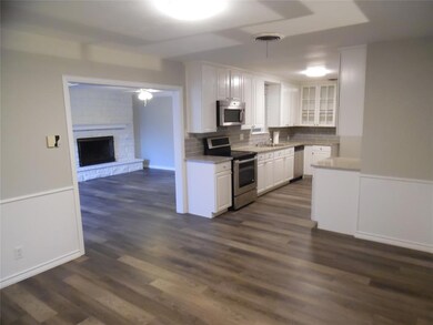 252 Belle St, Bedford, TX 76022 - photo 2