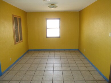 911 Larkspur Ave, Alamogordo, NM 88310 - photo 2
