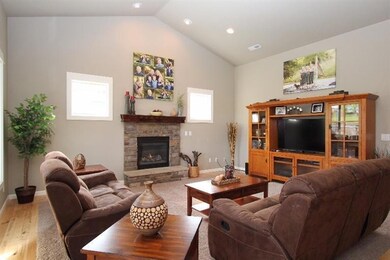 664 Nottingham Terrace, Eagle Point, OR 97524 - photo 5