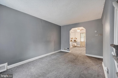 2836 Edgecombe Cir S, Baltimore, MD 21215 - photo 3