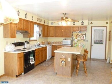 517 Frutchey Hill Rd, Easton, PA 18040 - photo 2