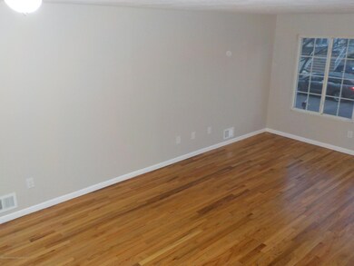 7 Ludwig Ln unit C, Staten Island, NY 10303 - photo 2