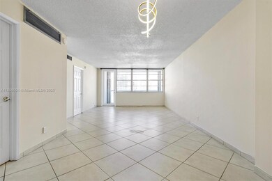 Aquasol unit 8R, Miami Beach, FL 33141 - photo 4