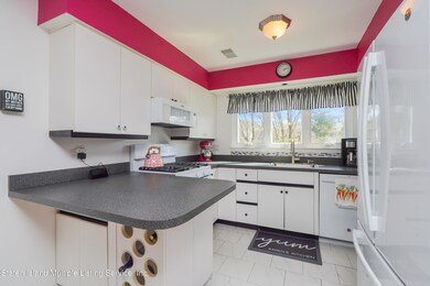 723 Correll Ave, Staten Island, NY 10309 - photo 6