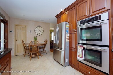 229 Locust Ave, Staten Island, NY 10306 - photo 5