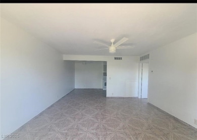 575 S Royal Crest Cir unit 26, Las Vegas, NV 89169 - photo 4