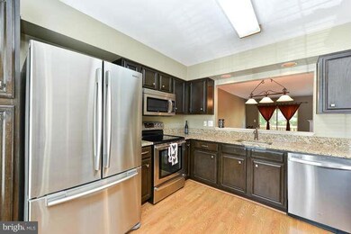 8304 Linden Oaks Ct, Lorton, VA 22079 - photo 5