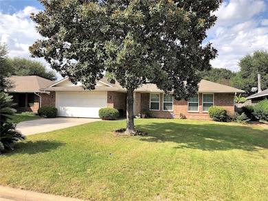 7926 Log Hollow Dr, Houston, TX 77040 - photo 3