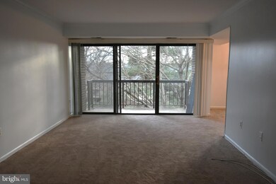9721 Kings Crown Ct unit 202, Fairfax, VA 22031 - photo 3