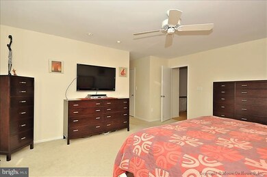 2613 Oakenshield Dr, Potomac, MD 20854 - photo 6