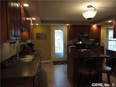 Kitchen Fully equipped kitchen with SS appliances,