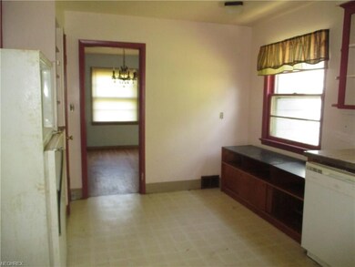 3471 Shannon Rd, Cleveland, OH 44118 - photo 3