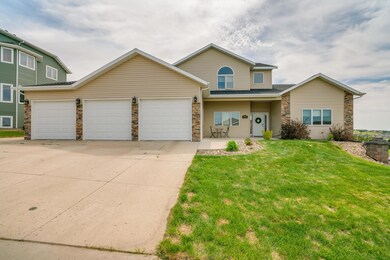 4905 Cornice Dr, Bismarck, ND 58503 - photo 2