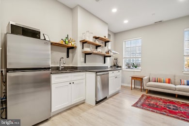 2006 Pine St unit 2, Philadelphia, PA 19103 - photo 5