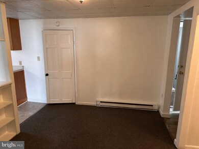 292 N Washington St unit 202, Berkeley Springs, WV 25411 - photo 2