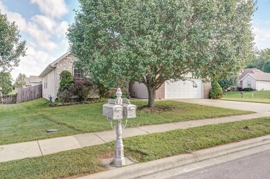 977 S Hedge Dr-31