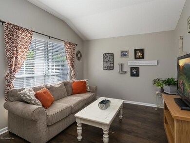 004_Living Room