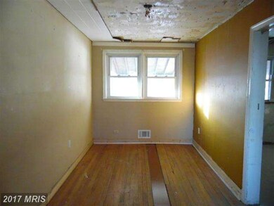 3824 Sinclair Ln, Baltimore, MD 21213 - photo 4