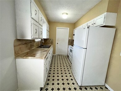 1209 Fairview Dr, Beeville, TX 78102 - photo 3