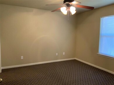 111 N Workman Rd unit 113, Decatur, TX 76234 - photo 2