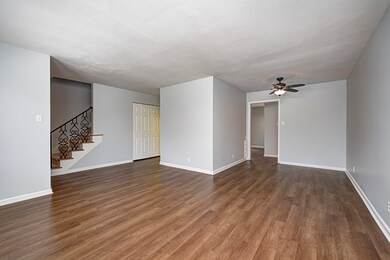 8526 Canterbury Square W, Indianapolis, IN 46260 - photo 4