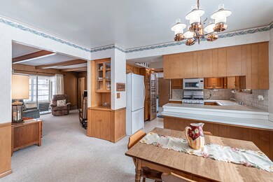 Dining Area & Kitchen