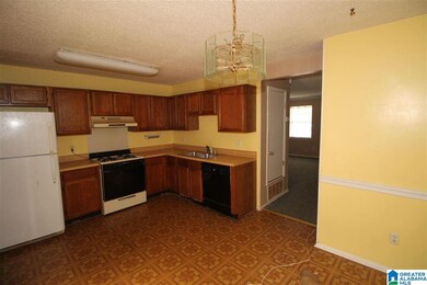 1941 Springlake Ct, Birmingham, AL 35215 - photo 4