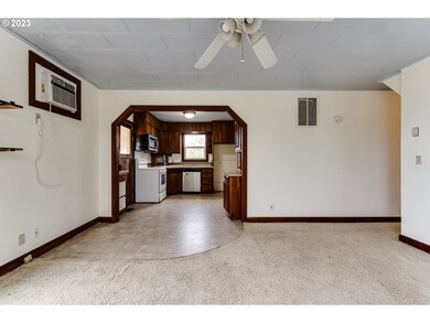 145 N 2nd St, Creswell, OR 97426 - photo 4