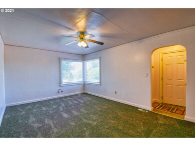212 SE Isaac Ave, Pendleton, OR 97801 - photo 6