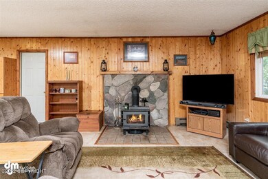06-Living Room_MAX6396-Edit