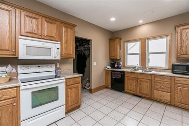 2012 C St SW, Cedar Rapids, IA 52404 - photo 7