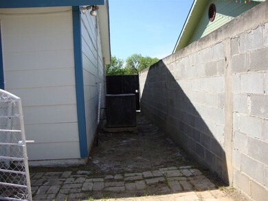 5703 Post Oak Dr, Laredo, TX 78041 - photo 6