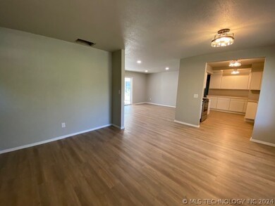 12707 S 124th East Ave, Broken Arrow, OK 74011 - photo 5