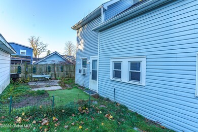 8 Cuthbert St, Schenectady, NY 12302 - photo 3