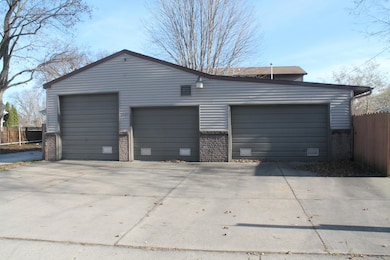 2027 Charles St, La Crosse, WI 54603 - photo 2