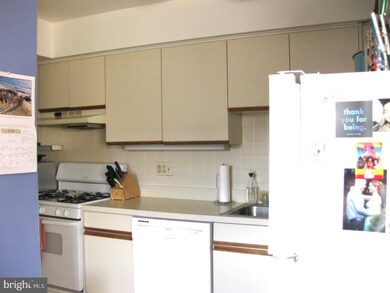 383 Lakeside Rd unit 203, Ardmore, PA 19003 - photo 5