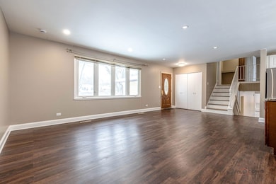 681 S Mount Prospect Rd, Des Plaines, IL 60016 - photo 4