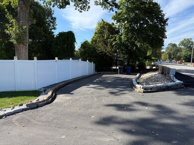 821 Merrimack Ave, Dracut, MA 01826 - photo 4