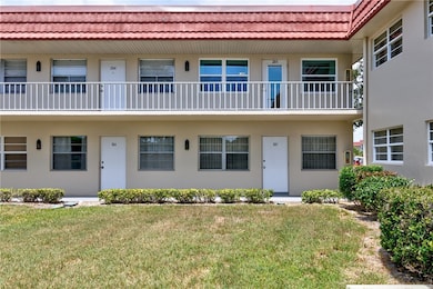 32 Pine Arbor Ln unit 205, Vero Beach, FL 32962 - photo 2