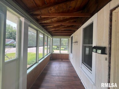 836 S Johnson St, Macomb, IL 61455 - photo 4
