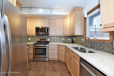 8210 Pioneer Dr, Anchorage, AK 99504 - photo 7