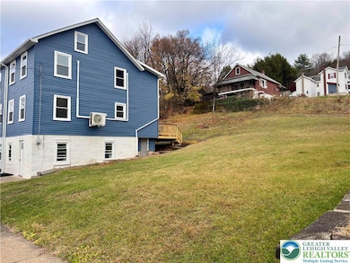 253 Main St, Jim Thorpe, PA 18229 - photo 2
