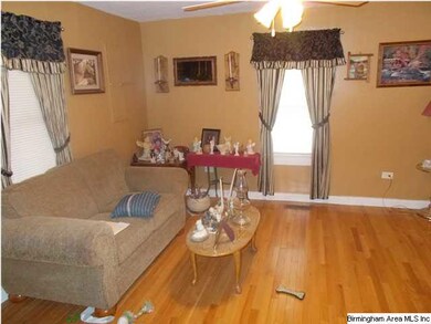 LARGE LIVINGROOM