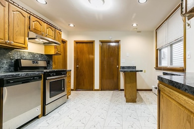 81 E 24th St, Bayonne, NJ 07002 - photo 4