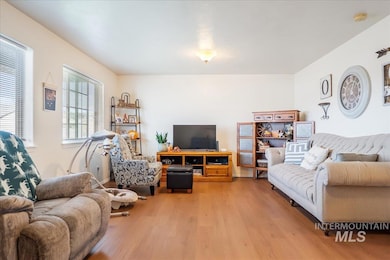 215 Little Cedar Dr, Hansen, ID 83342 - photo 6