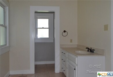 215 Scott St, San Marcos, TX 78666 - photo 5
